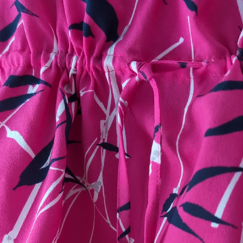 Banana Republic Fuchsia Top with Abstract Design - Picture 3 of 4
